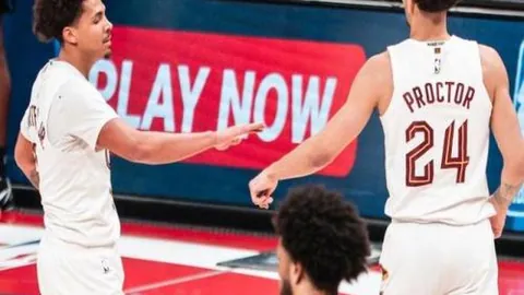 德媒喜讯：诺伊尔夫妇25岁妻子将诞下二胎